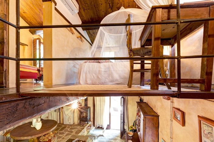 Image No.10-2 Bed Property for sale