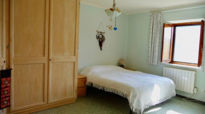 Image No.15-4 Bed House for sale