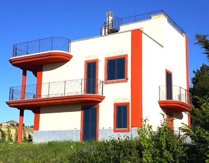 Image No.3-4 Bed Property for sale