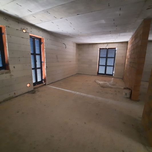 Image No.8-4 Bed Property for sale