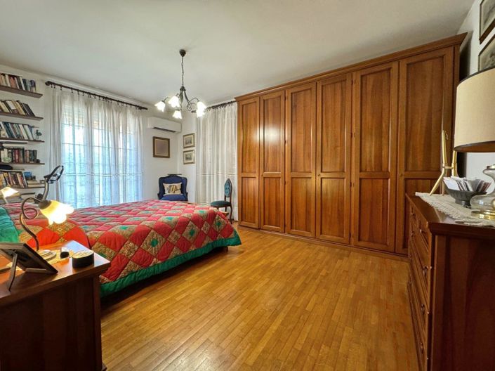 Image No.10-3 Bed Apartment for sale