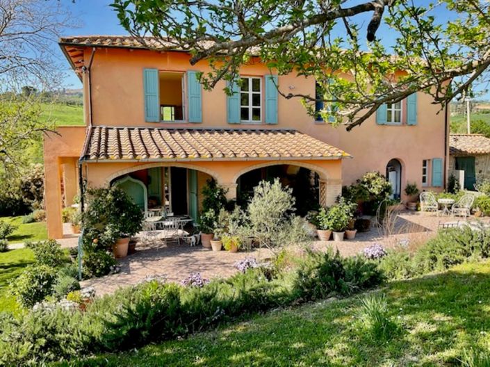 Image No.1-4 Bed Property for sale