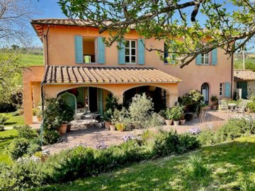 1 - Volterra, Property