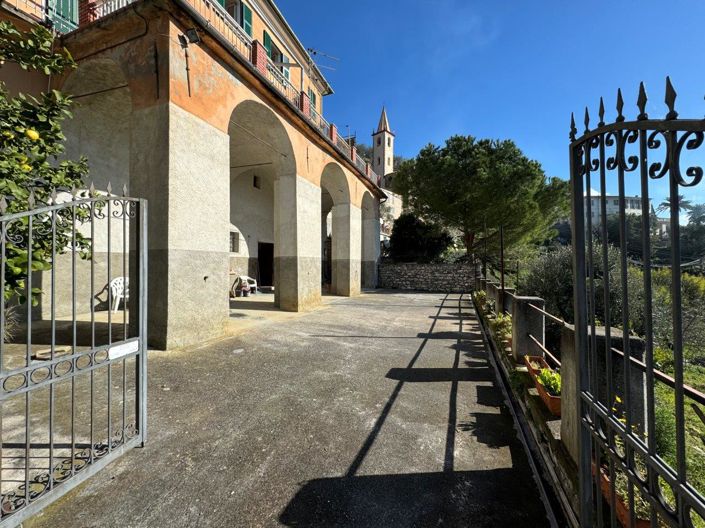 Image No.15-9 Bed Villa for sale