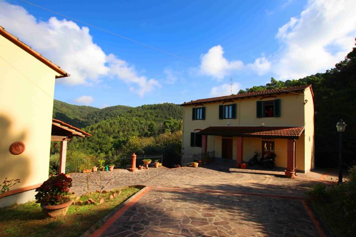 Image No.12-3 Bed Property for sale