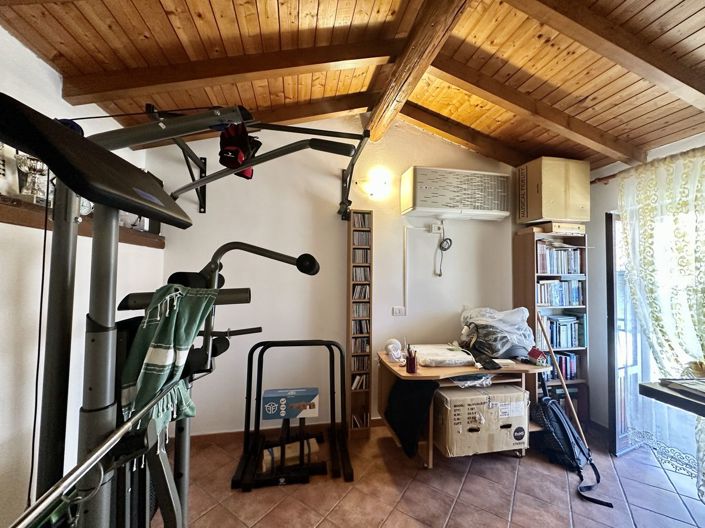 Image No.10-2 Bed House for sale