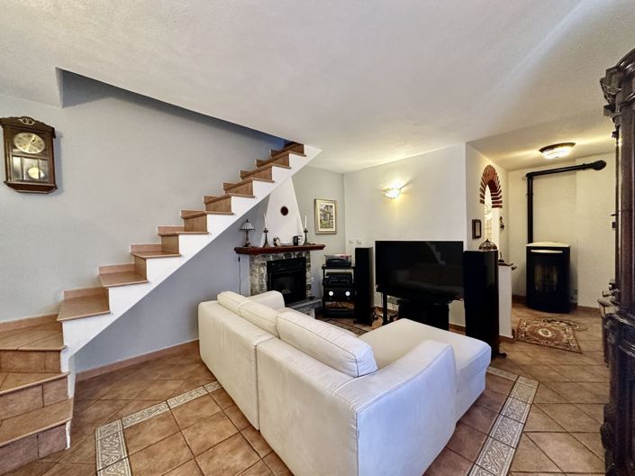 Image No.5-2 Bed House for sale