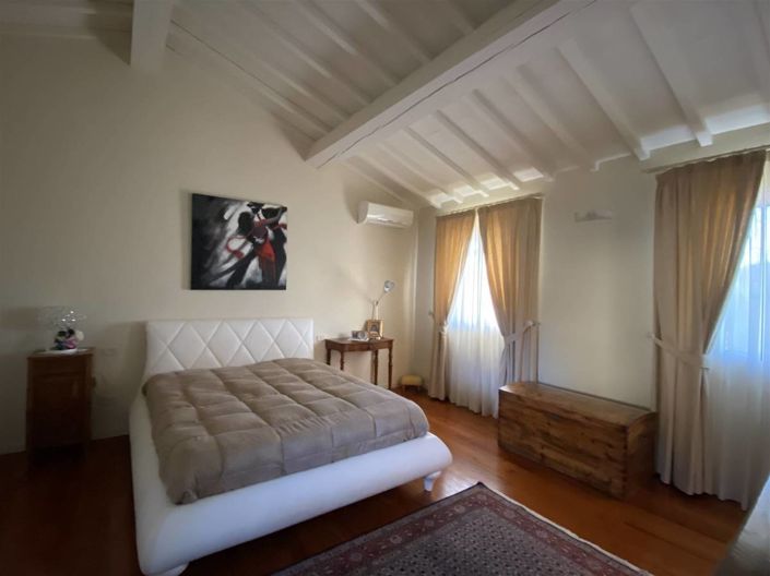 Image No.7-7 Bed Villa for sale