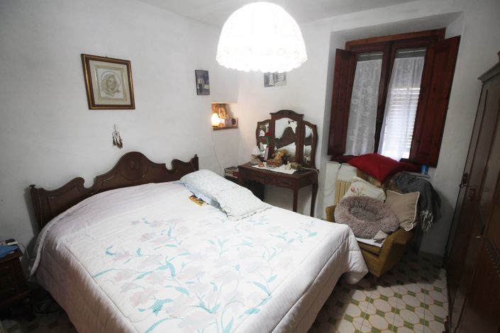 Image No.12-4 Bed House for sale