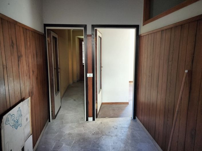 Image No.11-3 Bed House for sale