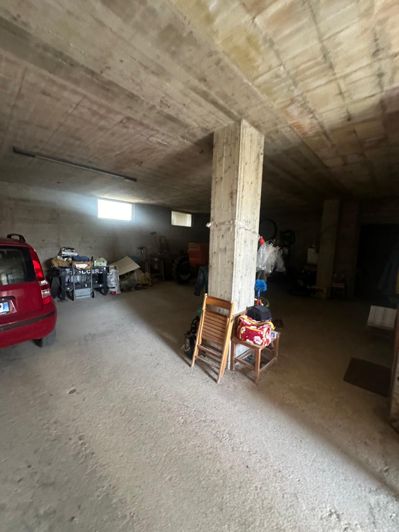 Image No.12-9 Bed Property for sale