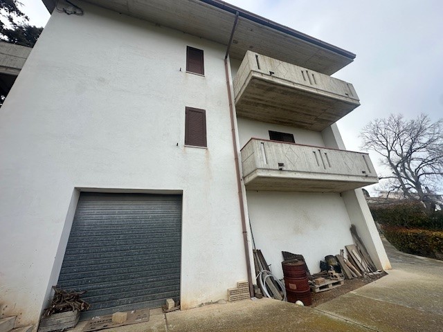 Image No.15-9 Bed Property for sale