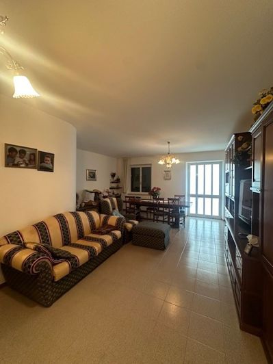 Image No.5-9 Bed Property for sale