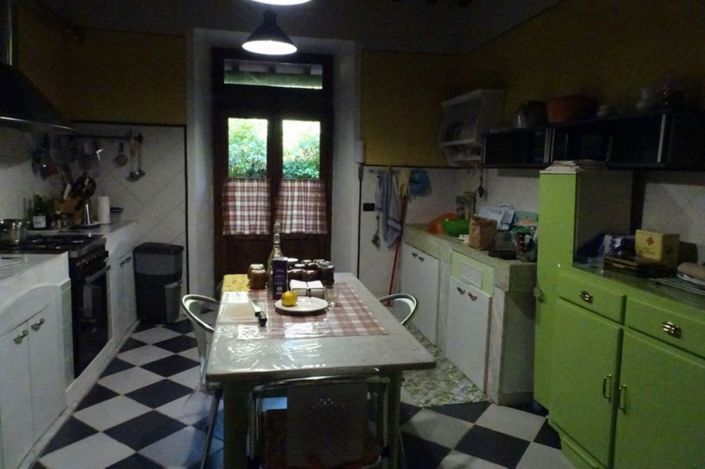 Image No.11-9 Bed Property for sale