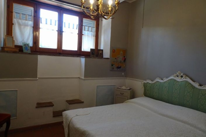 Image No.14-9 Bed Property for sale