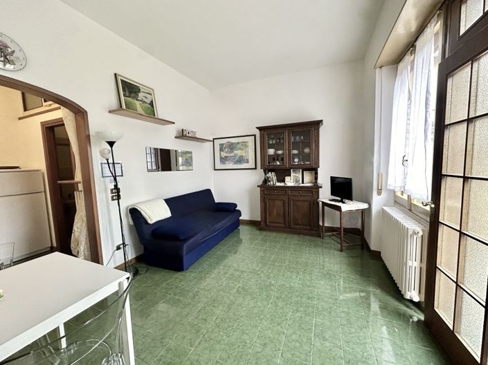 Image No.12-5 Bed Property for sale