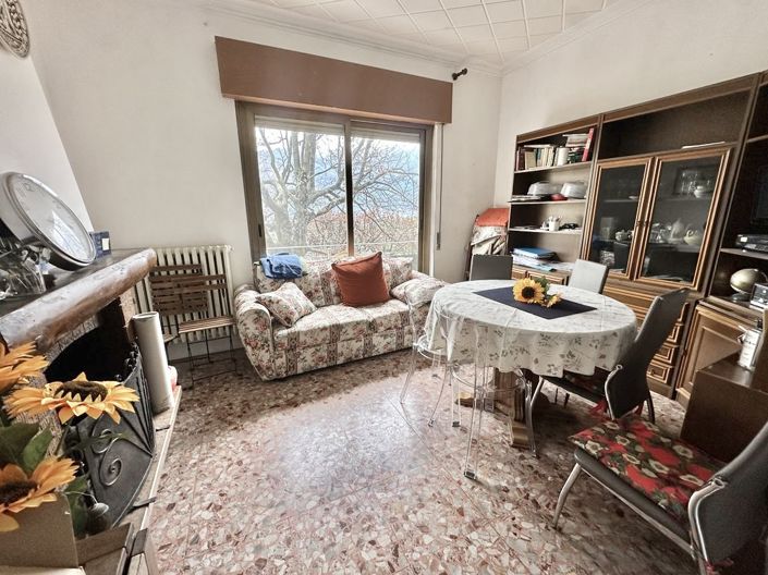 Image No.9-5 Bed Property for sale