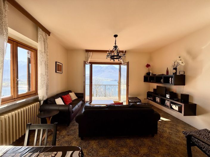 Image No.6-Propriété de 6 chambres à vendre à Gera Lario