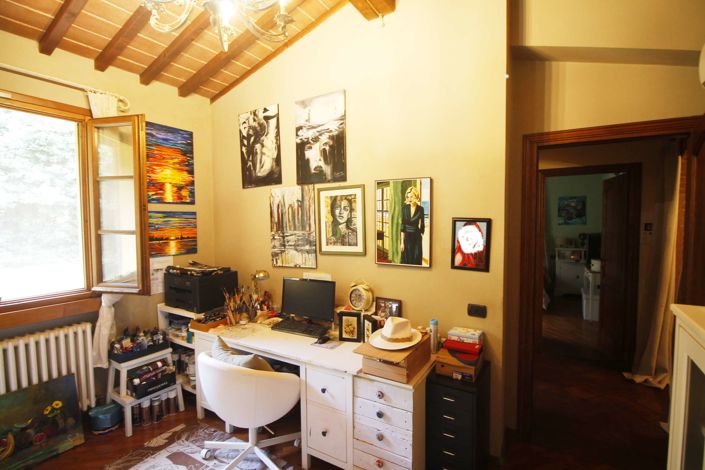 Image No.12-2 Bed Property for sale