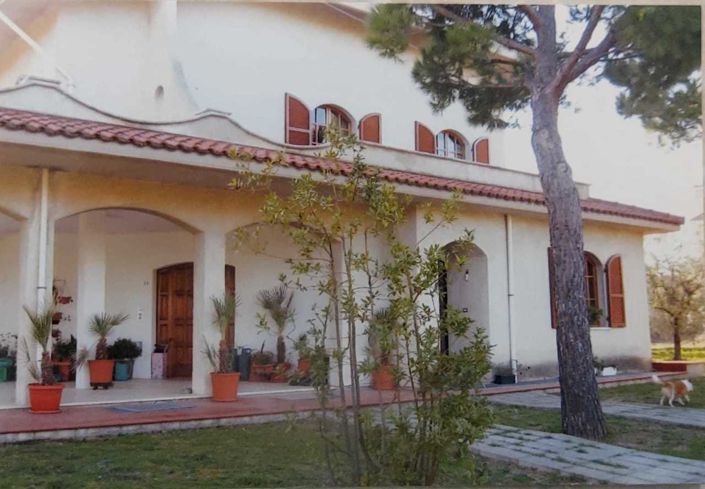 Image No.1-5 Bed Property for sale