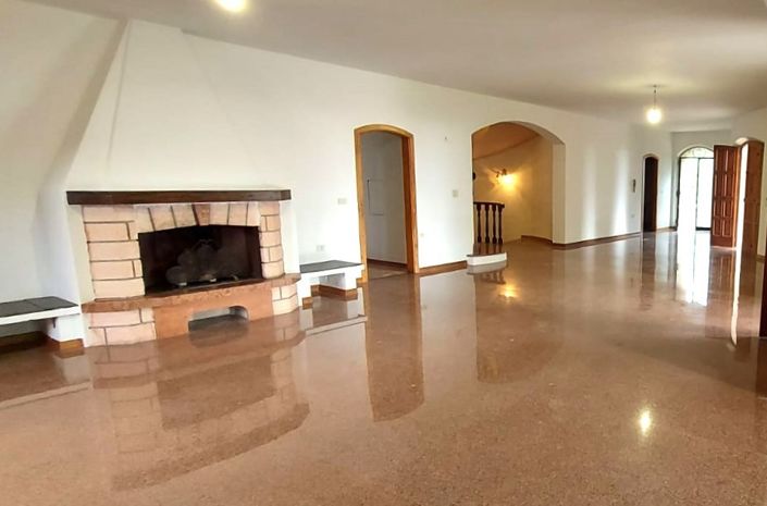 Image No.5-5 Bed Property for sale