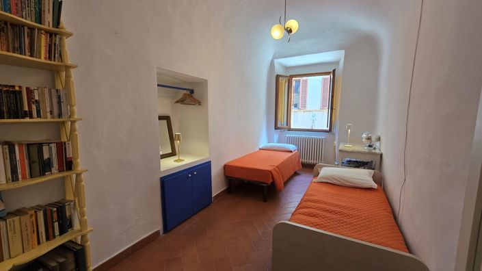 Image No.12-7 Bed House for sale