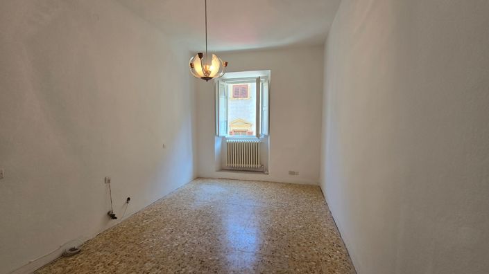 Image No.16-7 Bed House for sale