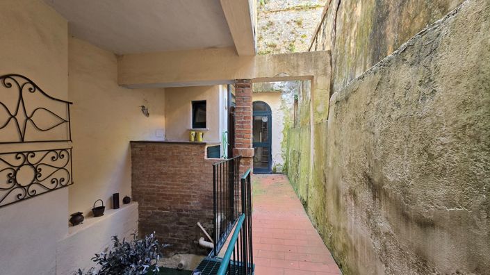 Image No.20-7 Bed House for sale