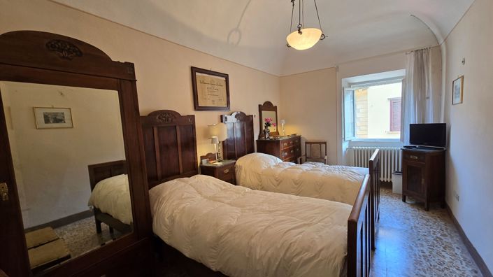 Image No.6-7 Bed House for sale