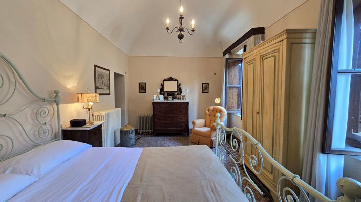 Image No.8-7 Bed House for sale