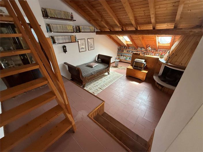 Image No.10-2 Bed Semi-Detached for sale