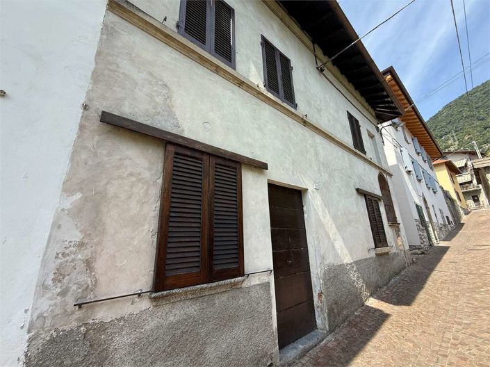 Image No.12-2 Bed Semi-Detached for sale