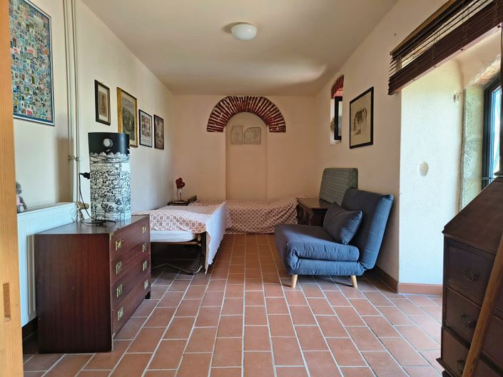 Image No.10-3 Bed Property for sale