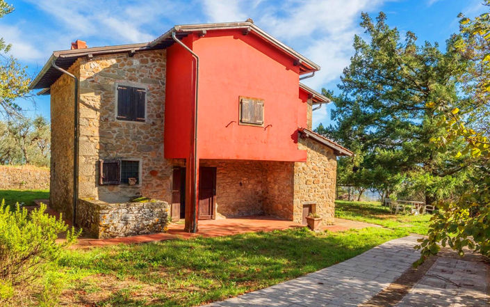 Image No.4-4 Bed Property for sale