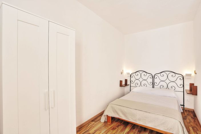 Image No.9-2 Bed House for sale