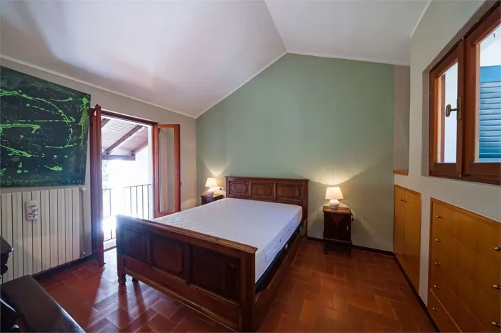 Image No.9-4 Bed House for sale