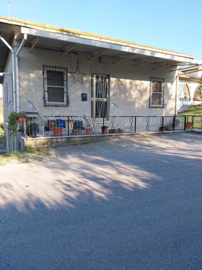 Image No.14-3 Bed Property for sale