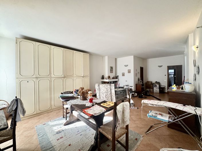 Image No.8-1 Bed House for sale