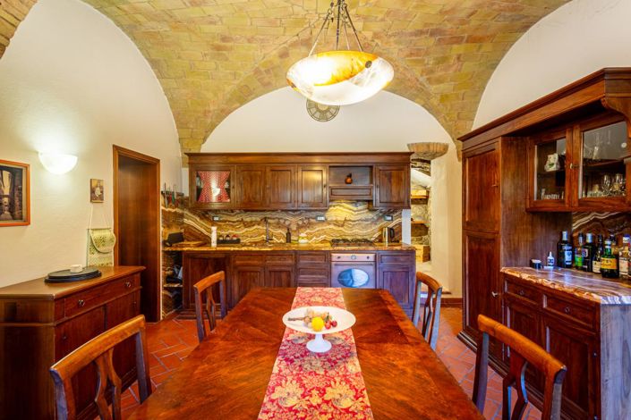 Image No.7-4 Bed Property for sale