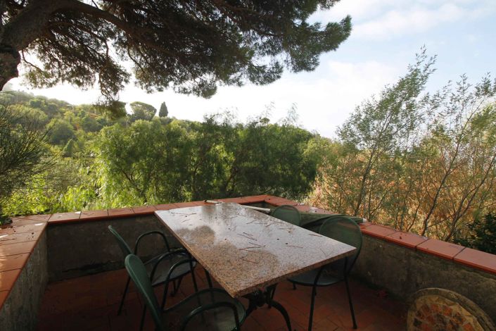 Image No.12-5 Bed Property for sale