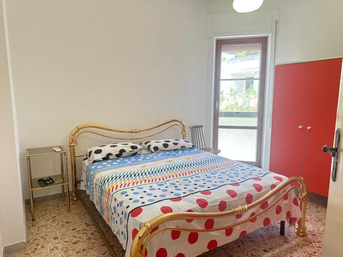 Image No.10-3 Bed Property for sale