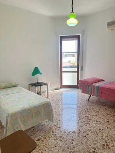 Image No.11-3 Bed Property for sale