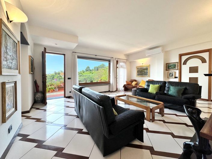 Image No.6-2 Bed Villa for sale