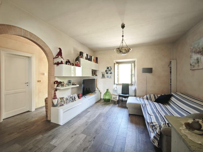 Image No.5-4 Bed Semi-Detached for sale
