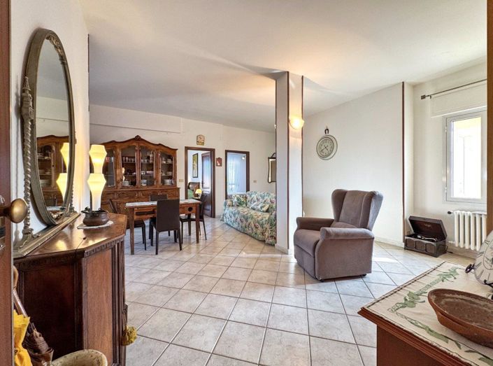 Image No.4-3 Bed Apartment for sale