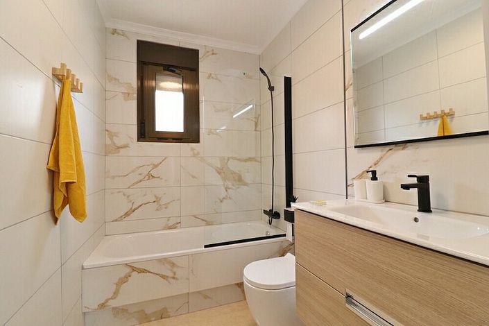 Image No.6-3 Bed Townhouse for sale