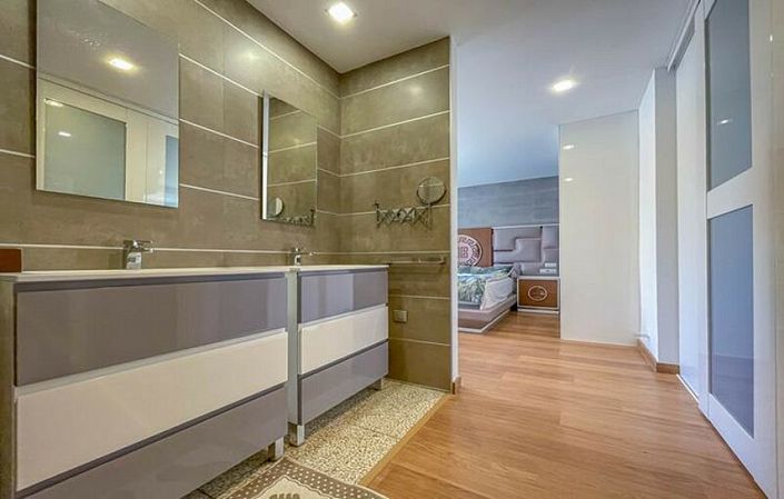 Image No.4-6 Bed Villa for sale