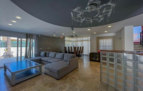 Image No.6-6 Bed Villa for sale