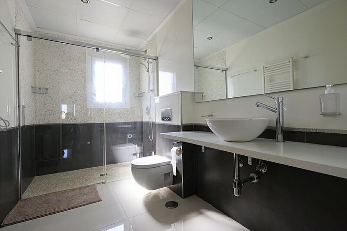 Image No.6-5 Bed Villa for sale