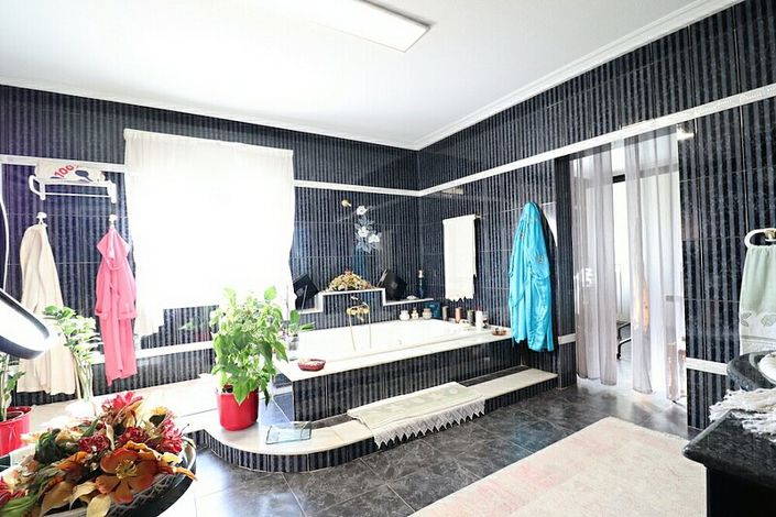 Image No.8-5 Bed Villa for sale